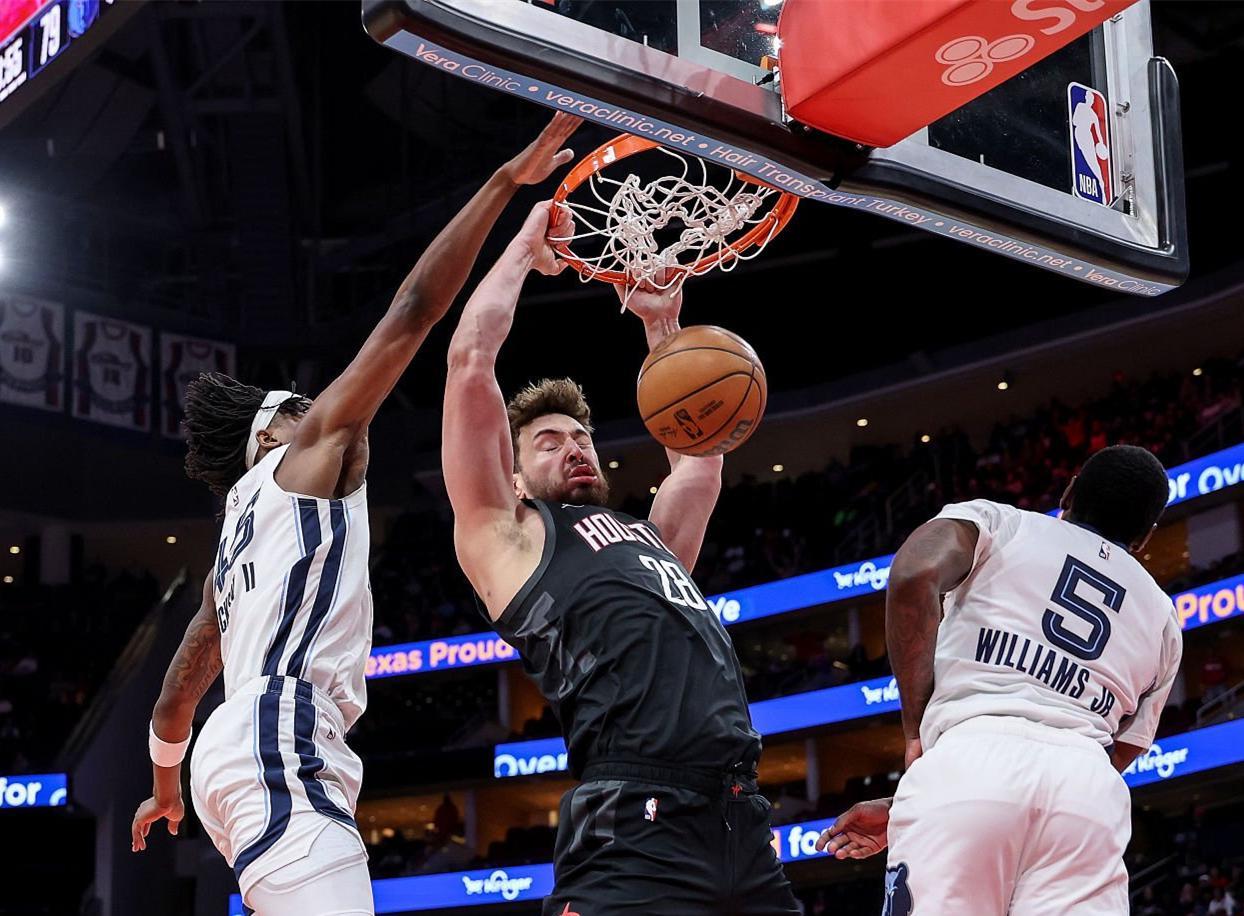 爱游戏官网下载-轰33+9+6！火箭23岁王牌中锋复活，杜兰特大赞：和我配合越发默契