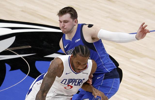 爱游戏真人体育娱乐-【人物】小卡封神一战媲美詹皇 可惜没留下经典表情